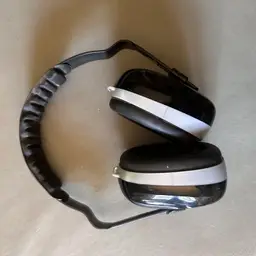 Onyx 26 Hearing Protector head set (29 dB)  Near New Condition