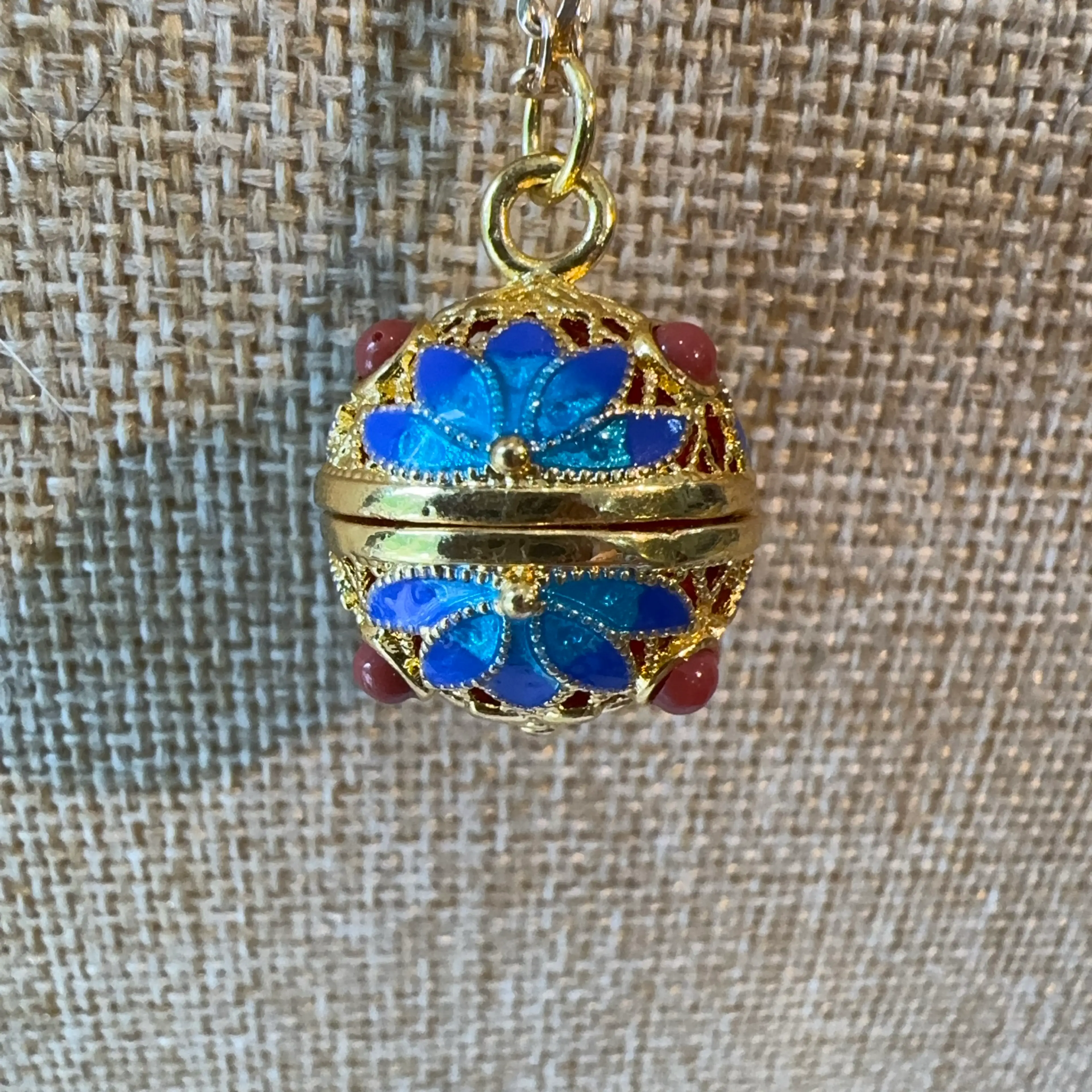 Image 3 of 4
