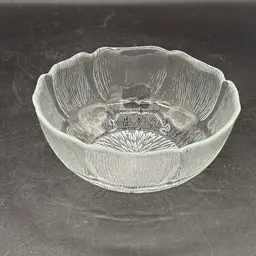 Vintage bowl - clear floral