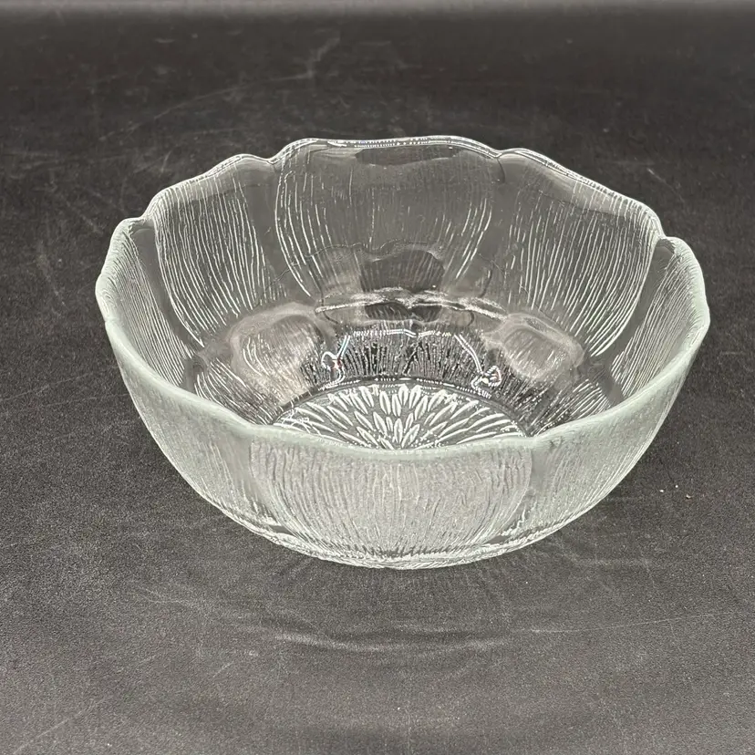 Vintage bowl - clear floral