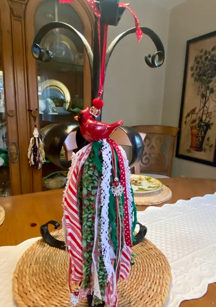 Red Cardinal Salt Shaker Tassel