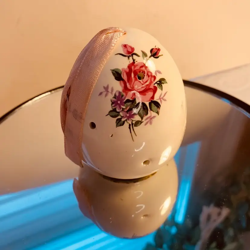 #4208 VTG Porcelain Potpourri Floral Pomander Ball Scent Diffuser Ornament Pink Taiwan Dresser Perfume Vanity