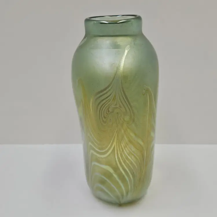 Vintage Signed Rosenfeld Green Iridescent Pulled Feather Art Glass Vase