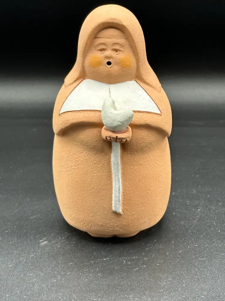 Sermar Chile Terracotta Clay Folk Art Praying Nun 5.5" Figurine Signed