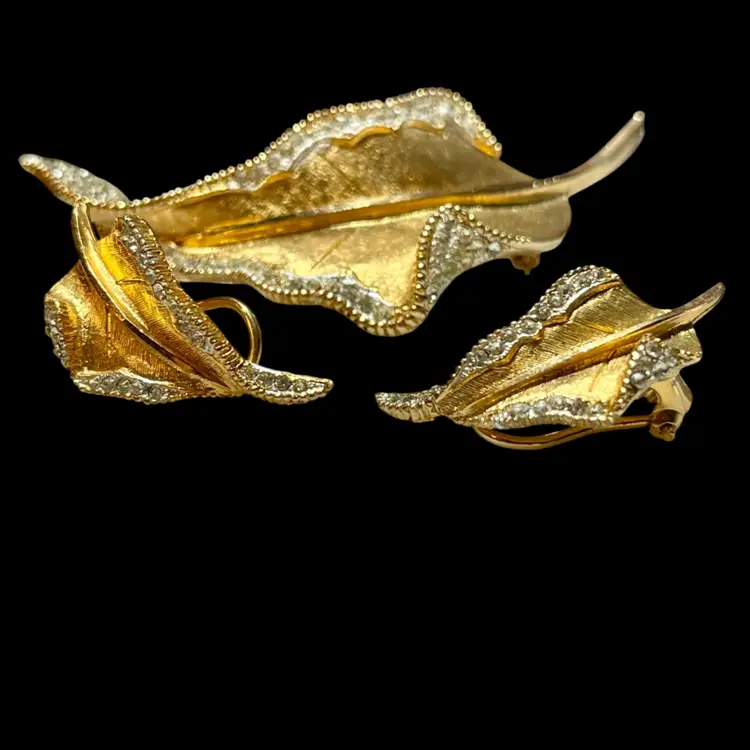 Vintage BSK Signed Gold Tone Leaf Brooch & Earring Set – Clear Rhinestone