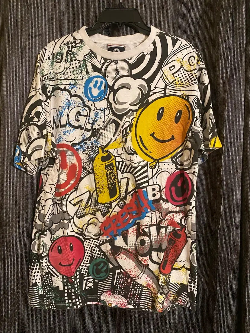 Akademiks Men's Size XL White w/ All-Over Colorful Graffiti Pattern T-Shirt