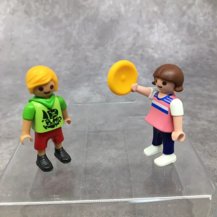 Playmobil Kids Playing Frisbee- Blond Boy Brown Hair Girl