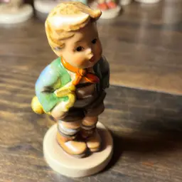 HU016. MI Hummel porcelain figurine Trumpet Boy 4.5 inches in height #97