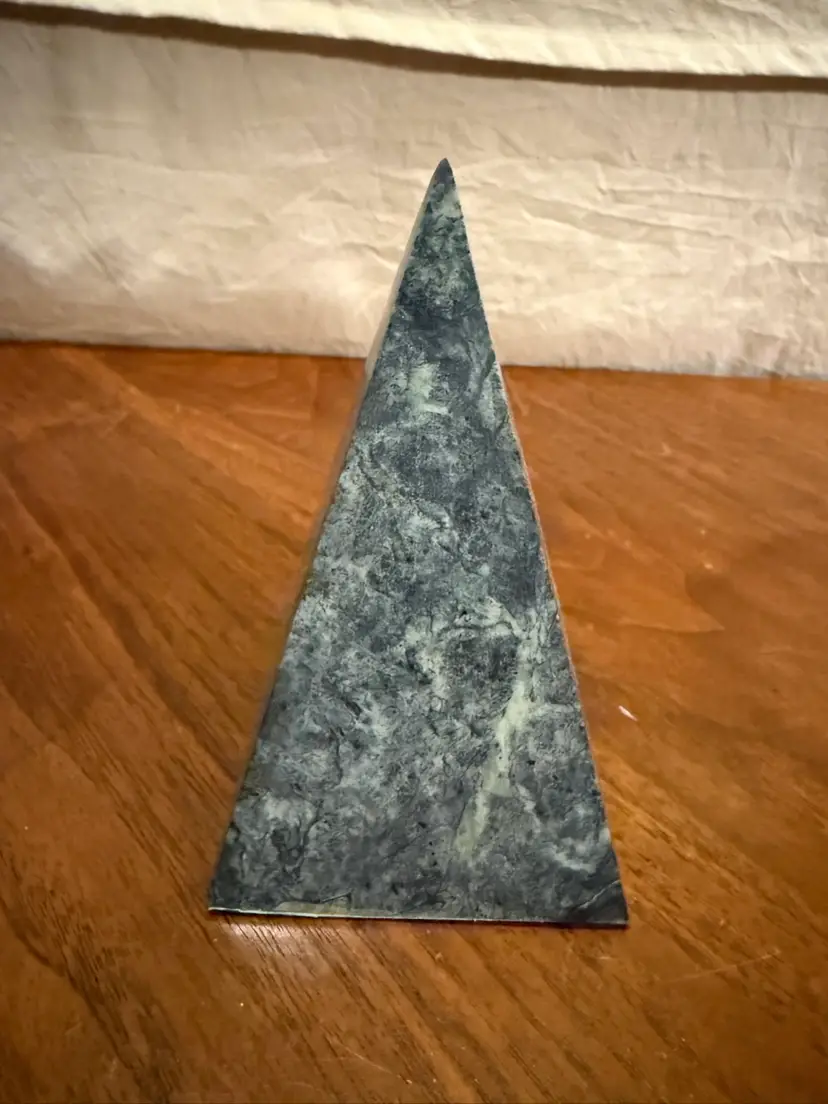 1987 Hamilton Gifts Green Marble Pyramid Paperweight
