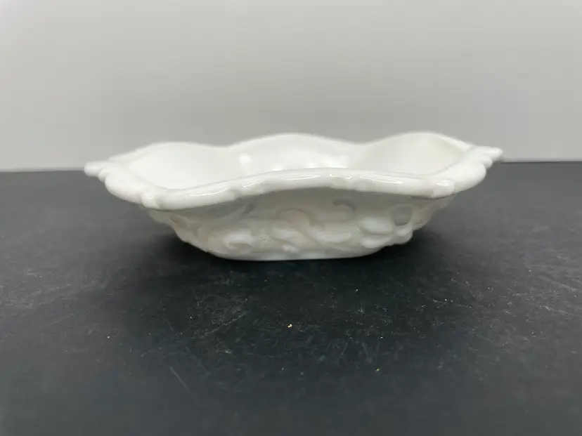 Vtg Indiana Glass Flower Floral Hexagonal Milk Glass Scalloped Trinket Dish Bowl