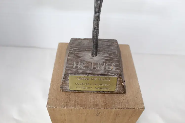 VINTAGE Crucifix 8" Cross Of Nails Oral Roberts 1972 Coventry Cathedral England