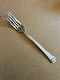 INS548 Dinner Fork Int’l Silver 8.25”