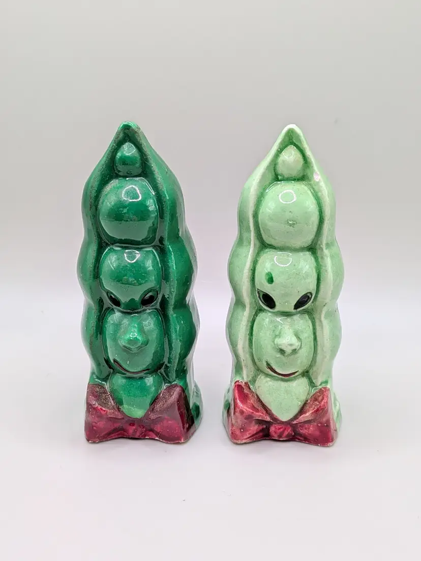 Anthropomorphic HTF Peas in a Pod Faces Kitsch MCM Salt & Pepper Shakers