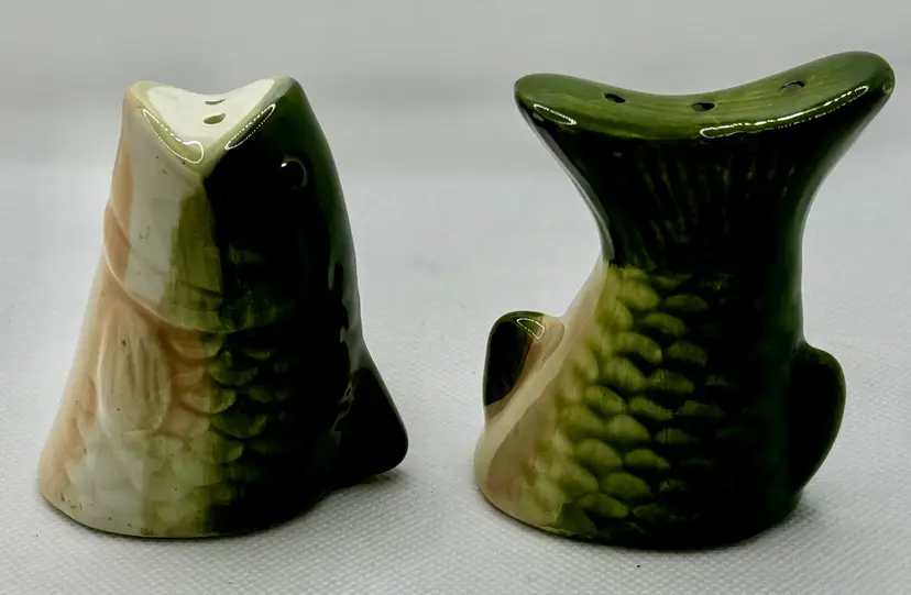 Vintage Green Large Mouth Bass Trout Fish Head and Tail Salt & Pepper Shakers, Ceramic Kitchen Decor, Unbranded, Made in China