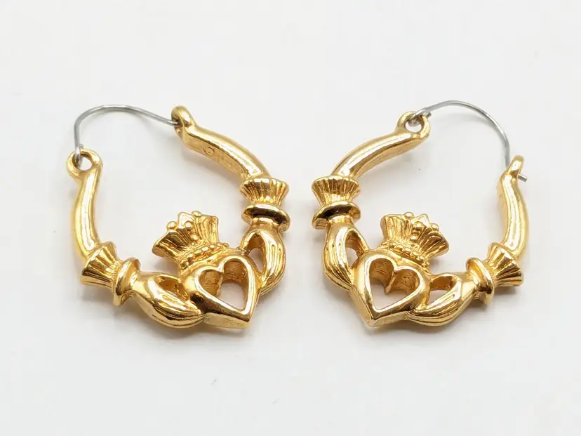 Vintage Avon Irish Claddagh Pierced Hoop Earrings Gold Tone 1991