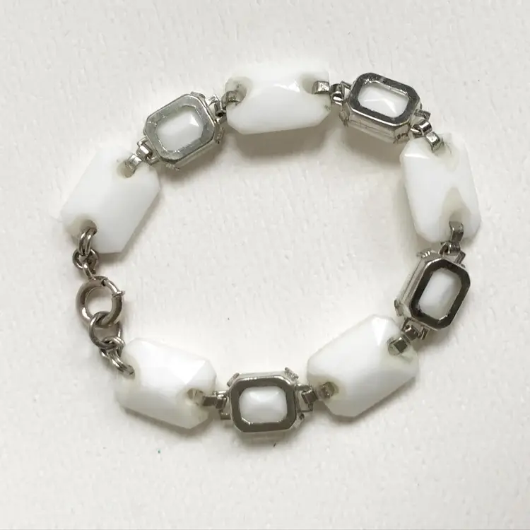 Vintage Faceted Milk Glass? Silver Tone Link Bracelet