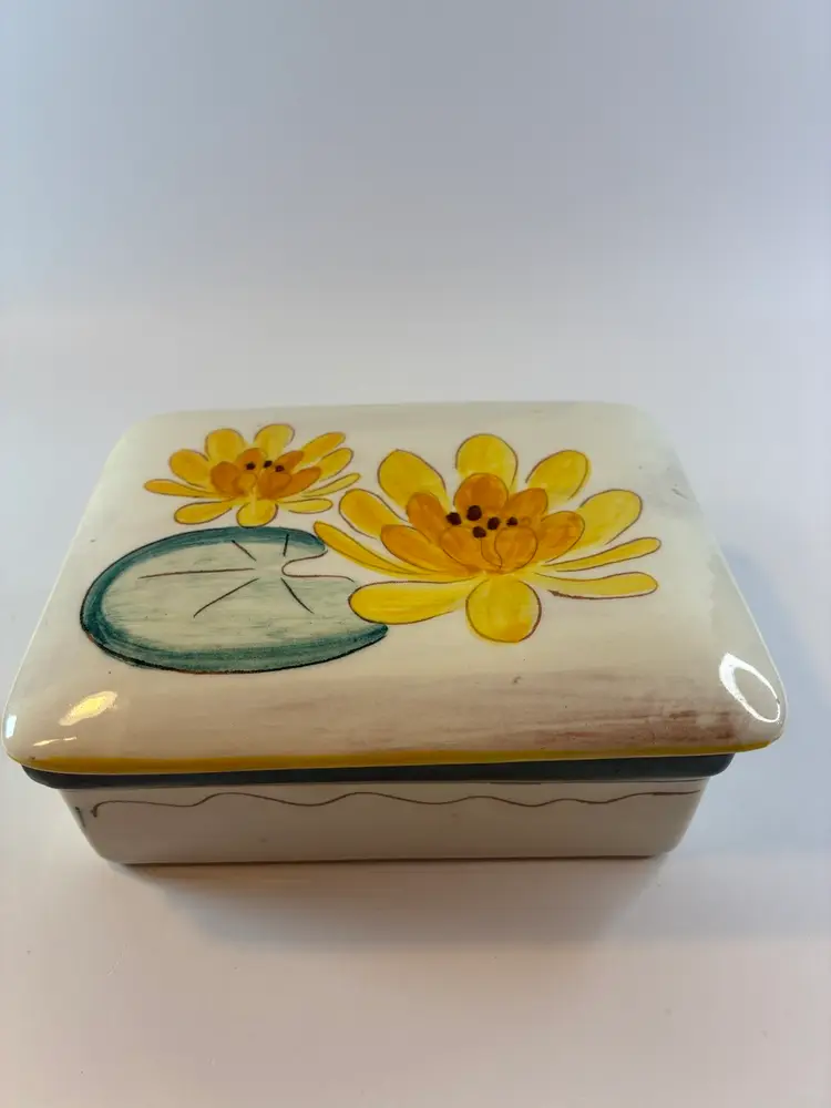 Vintage Hand Painted Mid-century Stangl Water Lily Cigarette Box, Circa 1946 “as is” 5.5” X 2”