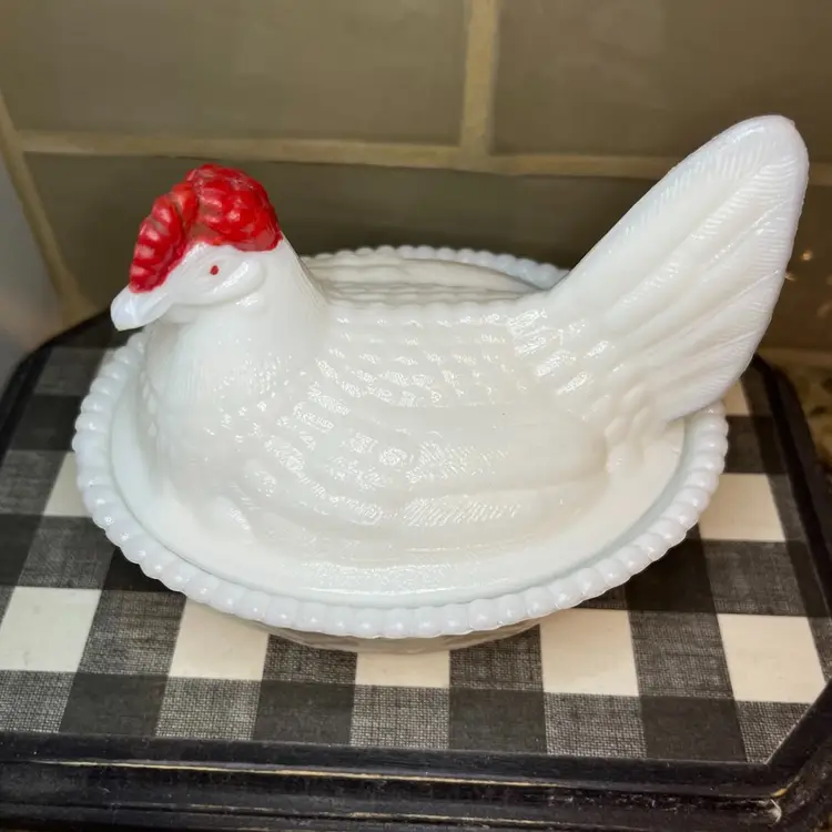 Vintage Westmoreland Milk Glass Med Hen on Nest Dish With Lid 5.75” x 4” x 4.5”