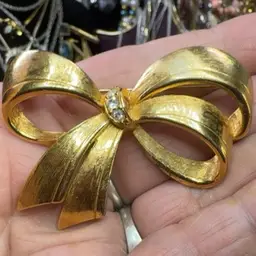Avon Rhinestone Gold Tone Brooch