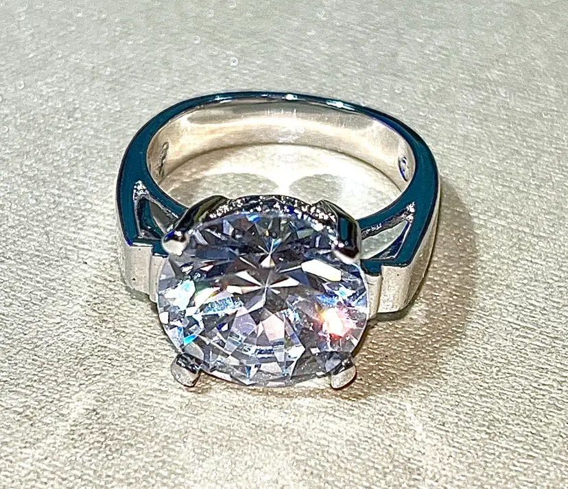 Sterling 925 CZ Marked LL. Size 6.25