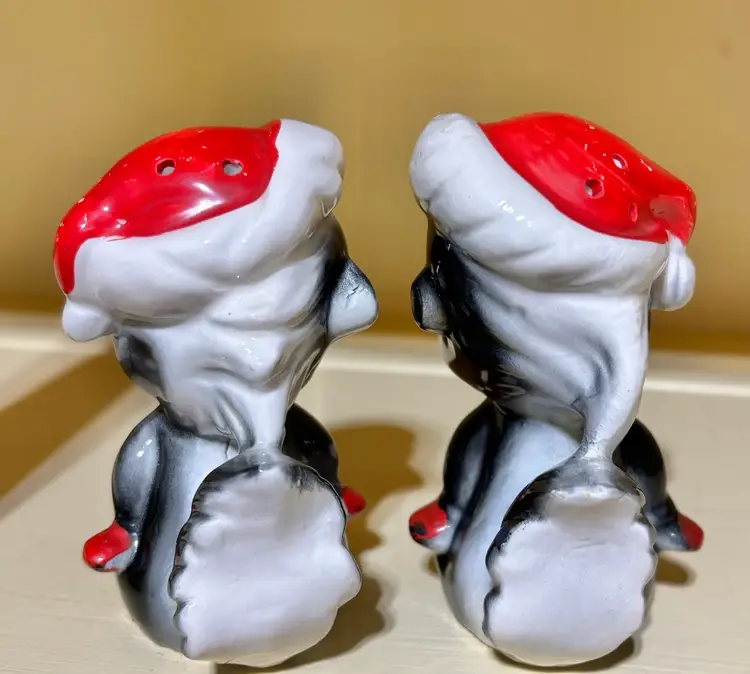 Kreiss Skunk Shakers