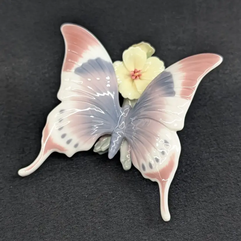 Lladro Mariposa A Moments Rest #6173 Pink Purple Butterfly Flower Figurine
