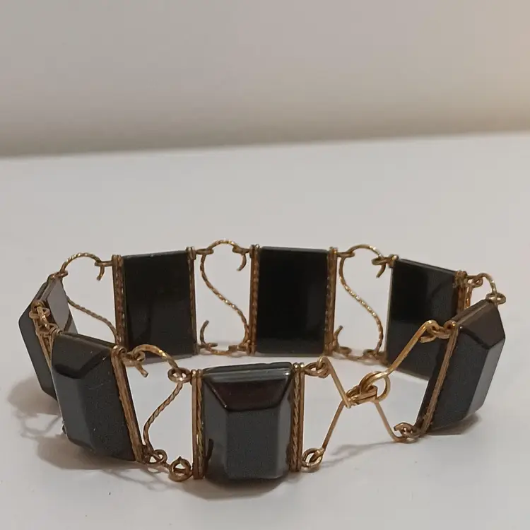 Elegant Vintage Bracelet With Black Acrylic Faceted Cubes Set In Gold Tone With S Links