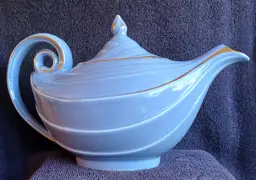 VINTAGE HALL China ALADDIN TEA POT Cornflower blue w/gold trim 6 cup