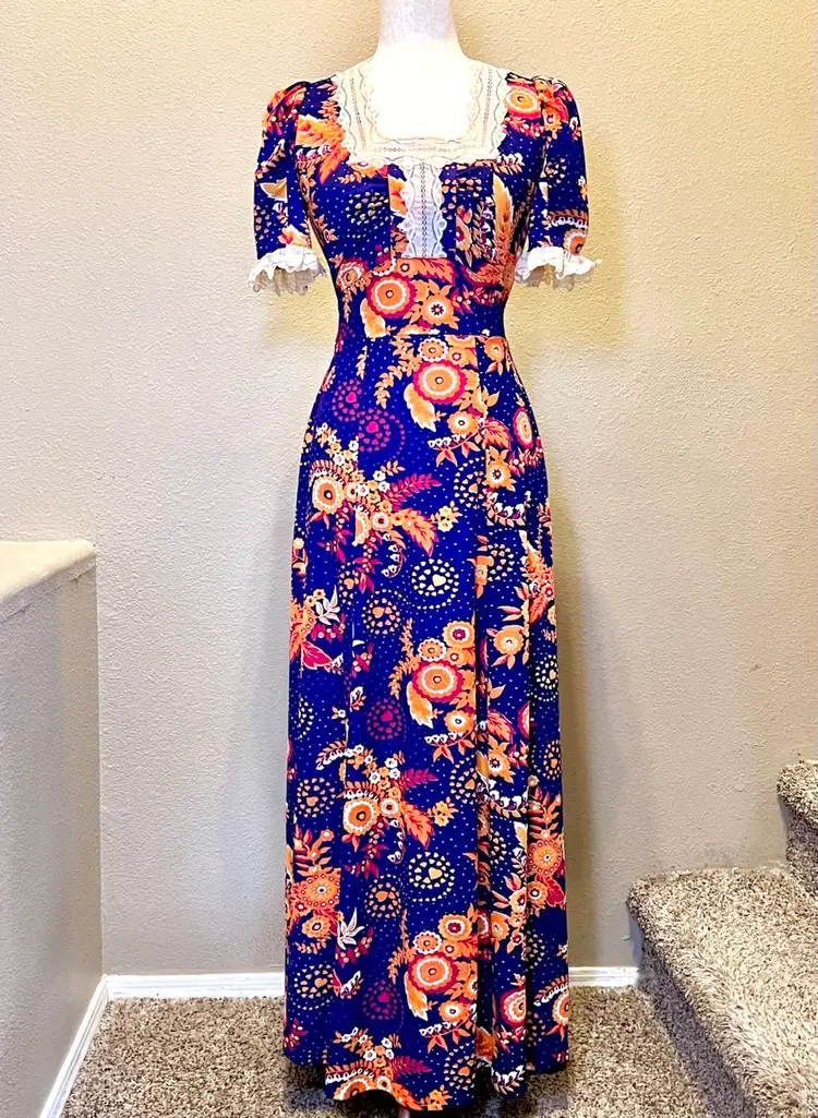 💜🏵️Vintage 1970s Groovy Hearts and Flowers Print Maxi Dress🏵️💜