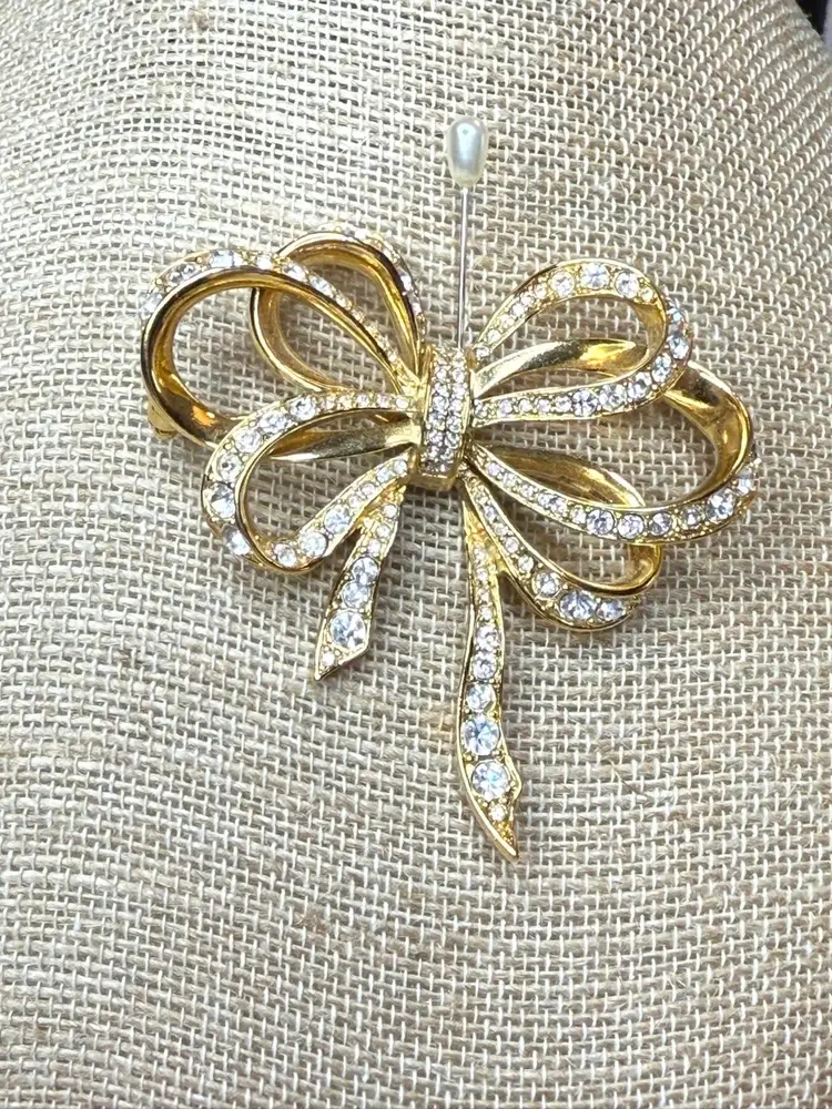 Vintage KJL For Avon Gold Tone Rhinestone Bow Brooch Kenneth Jay Lane