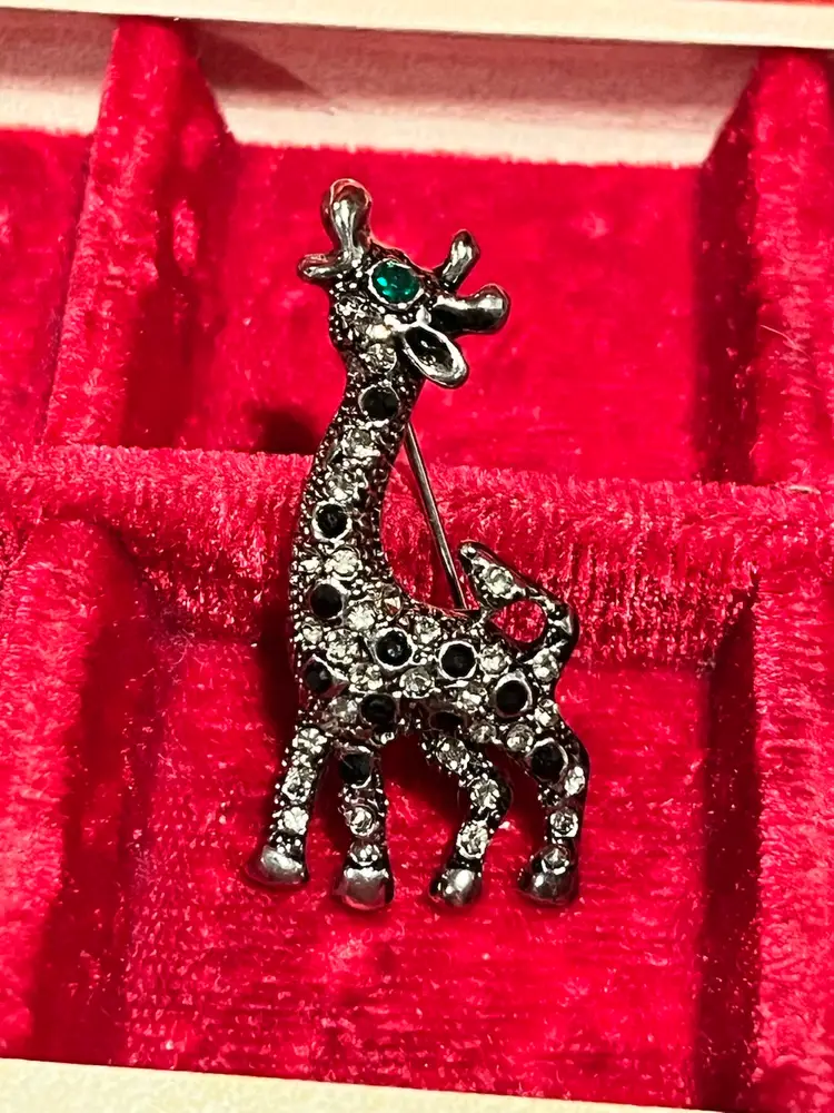 34. vintage silver-tone metal giraffe brooch with clear rhinestones, Black Enamel Spots and a green rhinestone eye