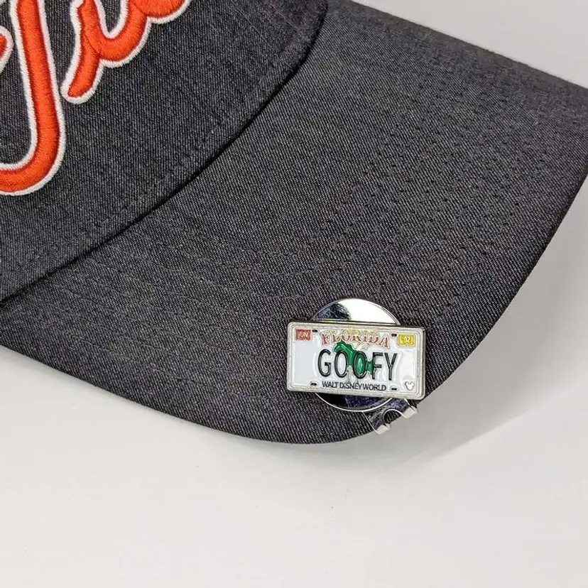 Disney "Goofy" License Plate Golf Ball Marker with Magnetic Hat Clip