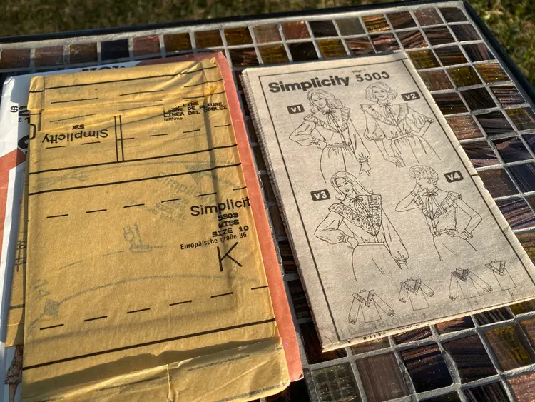 Vintage Simplicity Sewing Pattern 5303 Size 10 Misses Ruffle Blouse 1981