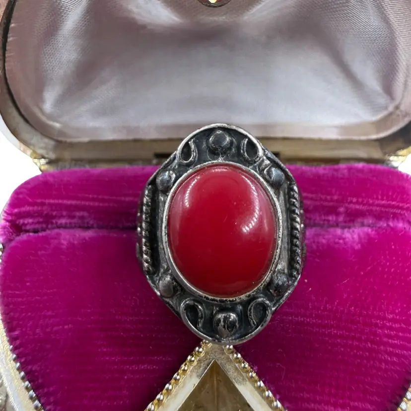 Vintage sterling silver ring features an oval red coral Stone