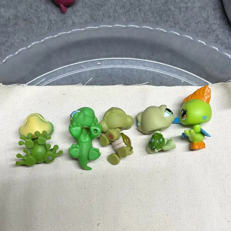 Littlest Pet Shoot Of Older And Newer Gen Green Pets