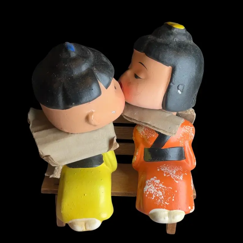 Z. Japanese Magnet Kissing Bobble Heads With Bench 4”Lx5.25”H
