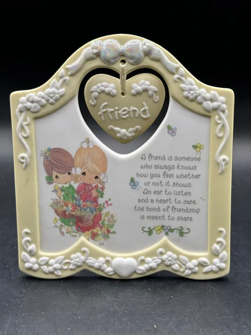 Precious Moments Stand up plaque heart dangling friend bows & ribbon OH1031