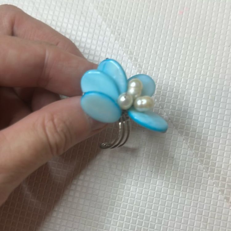 Stretch Ring With Blue Shells Faux Pearls Size 8 1/2