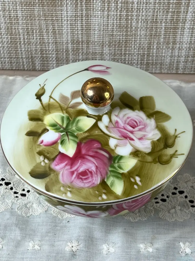 019 Lefton Hand Painted 3 Feet Lidded Cabbage Rose Candy Sugar Dish Heritage Rose 5"x 5"