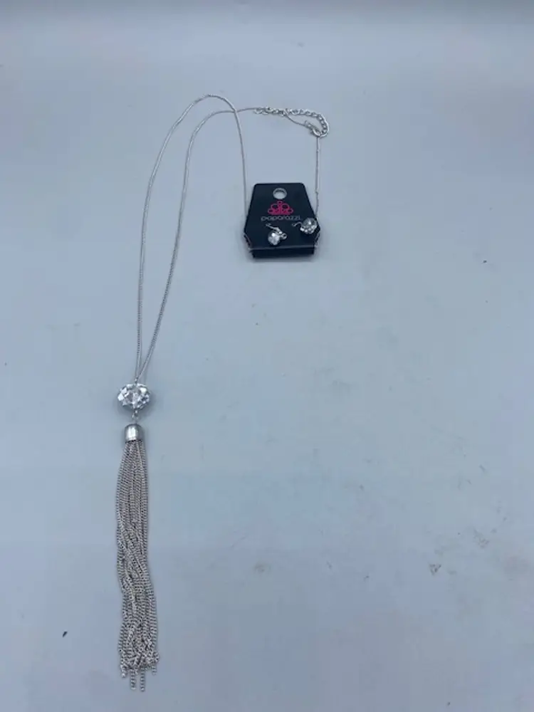 Paparazzi Socialite of the Season Silver Necklace W/Earrings..5-23
