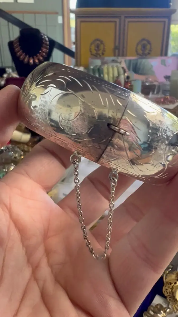 B-002 7.5" Vintage .925 Sterling Silver THAILAND 1" Wide Etched Hinged Bracelet