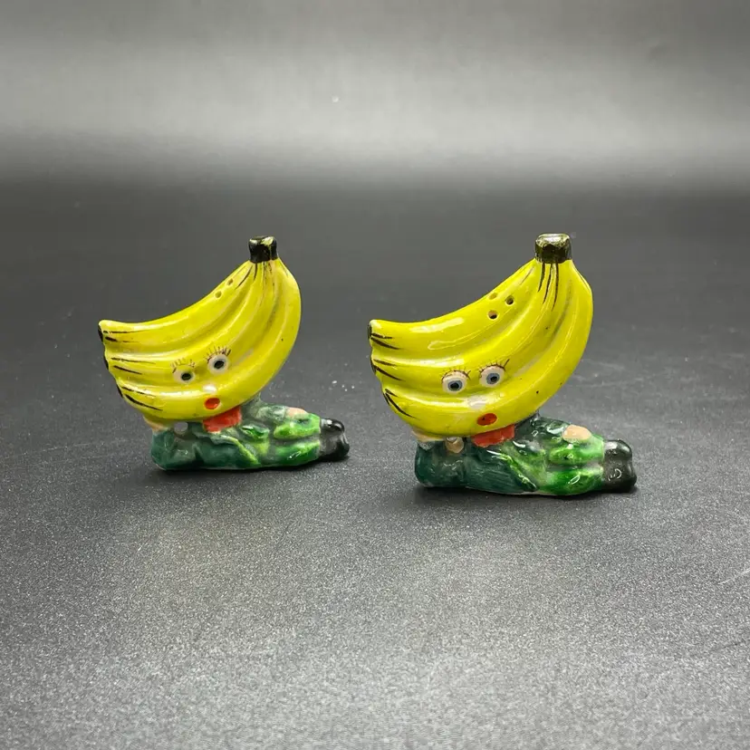 Anthropomorphic Resting Banana Salt Pepper Shakers Kitsch Kitschy Kitchen