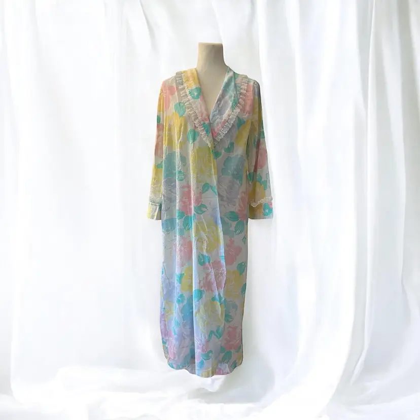 Vintage 1980s Floral Robe by Lounge Trends. Size Small. JCPenney. Granny Core, Boho, Maxi, Cottage Core
