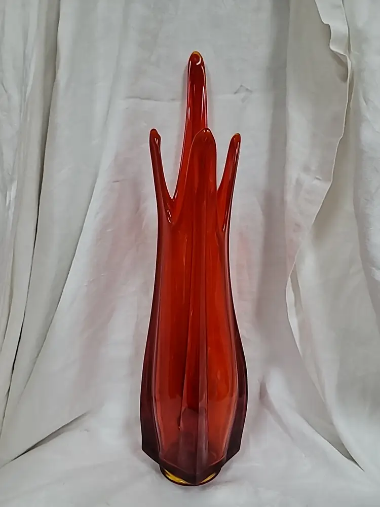LE Smith Four Finger Amberina Swung Glass Vase, Glows