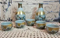 Stunning 7 Piece Kutani Ware Pottery Sake Set Flower Pattern Blue & Gold w/ Box