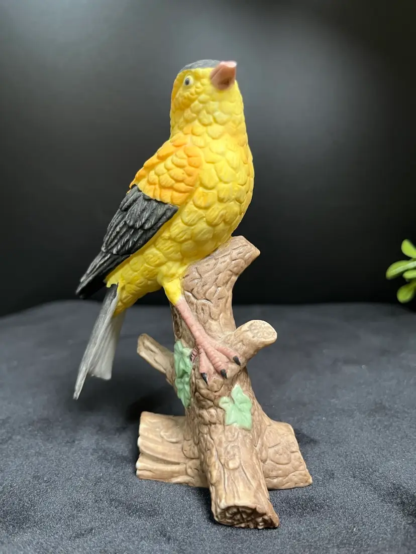 Lefton-Porcelain Goldfinch
