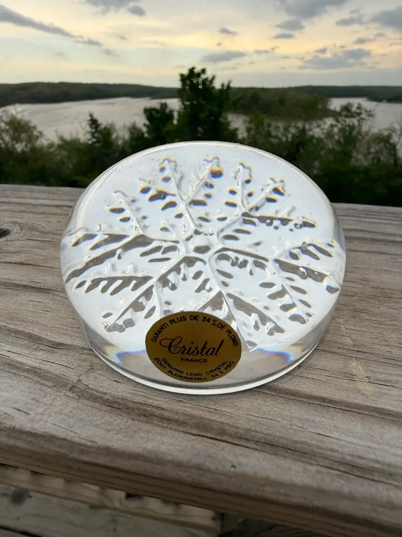 AVON Genuine Crystal Bleikristall 24% PBO Snowflake Paperweight No Box