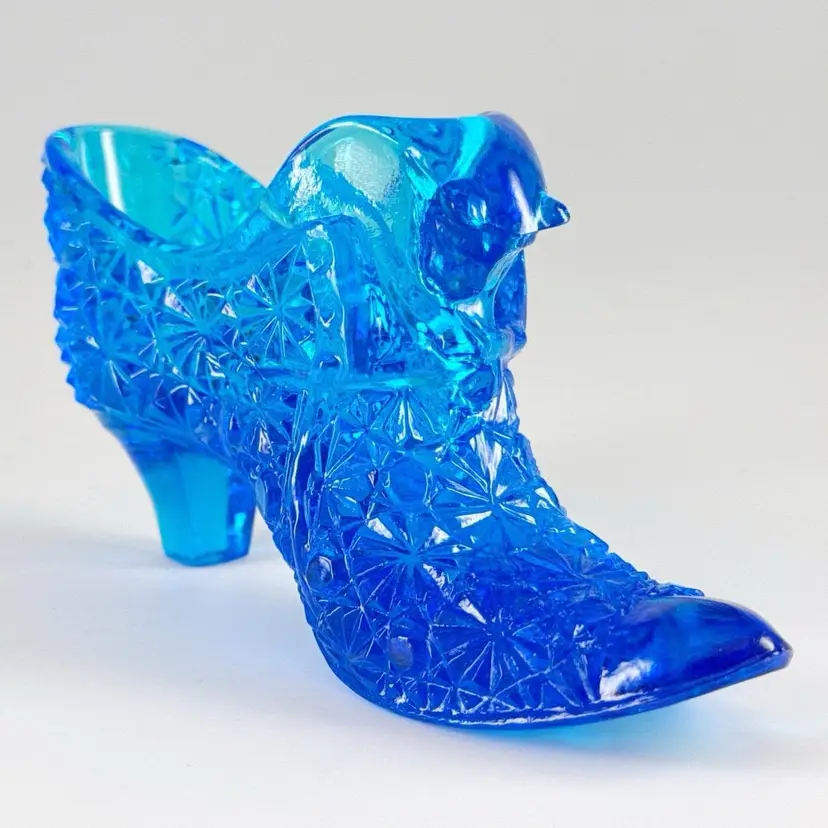 Vintage Fenton Art Glass Daisy & Button Cat Head Queen Kitten Slipper #3995 CB in Colonial Blue