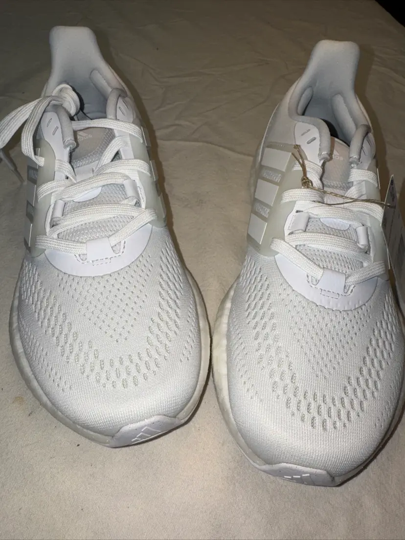 Woman’s Adidas PureBoost 22 size 9