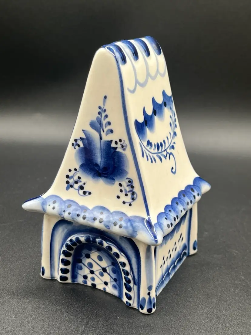 Russian Gzhel Hand Painted Porcelain Blue & White House Lidded Trinket Box 5.5”